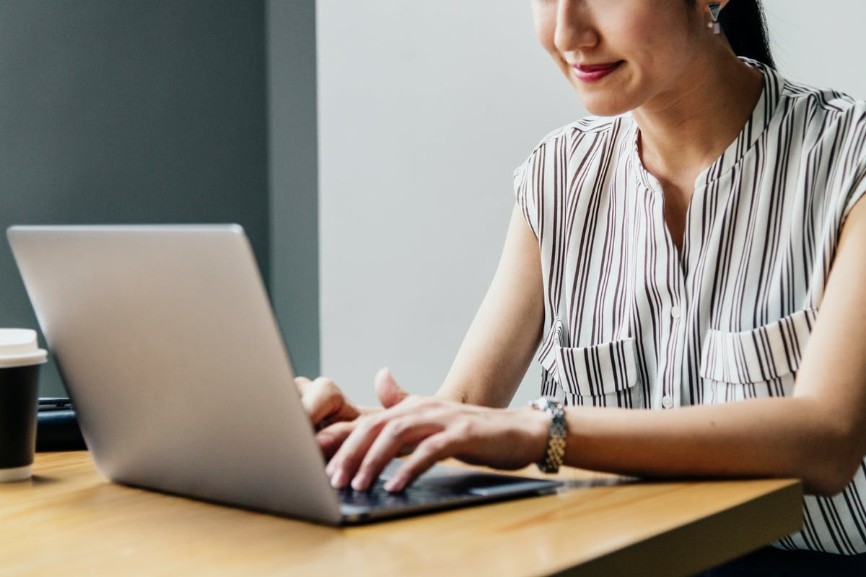 Jak napisać CV po angielsku? Wzór i przydatne zwroty do English CV