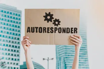 Autoresponder: jak ustawić i co napisać? Przykłady