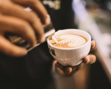 Barista CV: wzór i 7 wskazówek, co wpisać w CV baristy