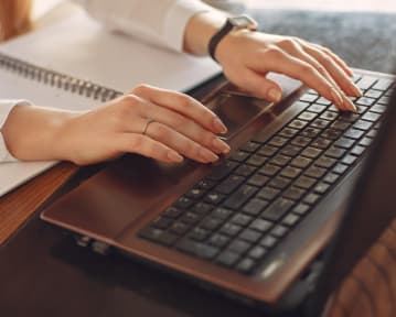 ChatGPT czy kreator CV: co jest lepsze w 2026? Recenzja
