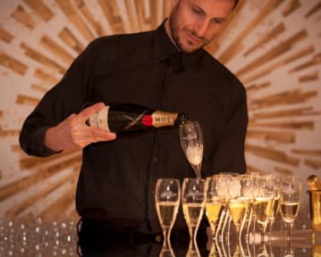 CV barman / barmanka: przykładowy wzór i porady, jak napisać