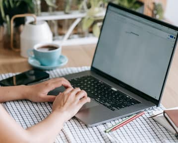 CV bez wykształcenia: wzór, jak napisać [+ bez doświadczenia]