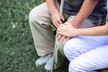 CV opiekun osób starszych: wzór i rady eksperta kariery