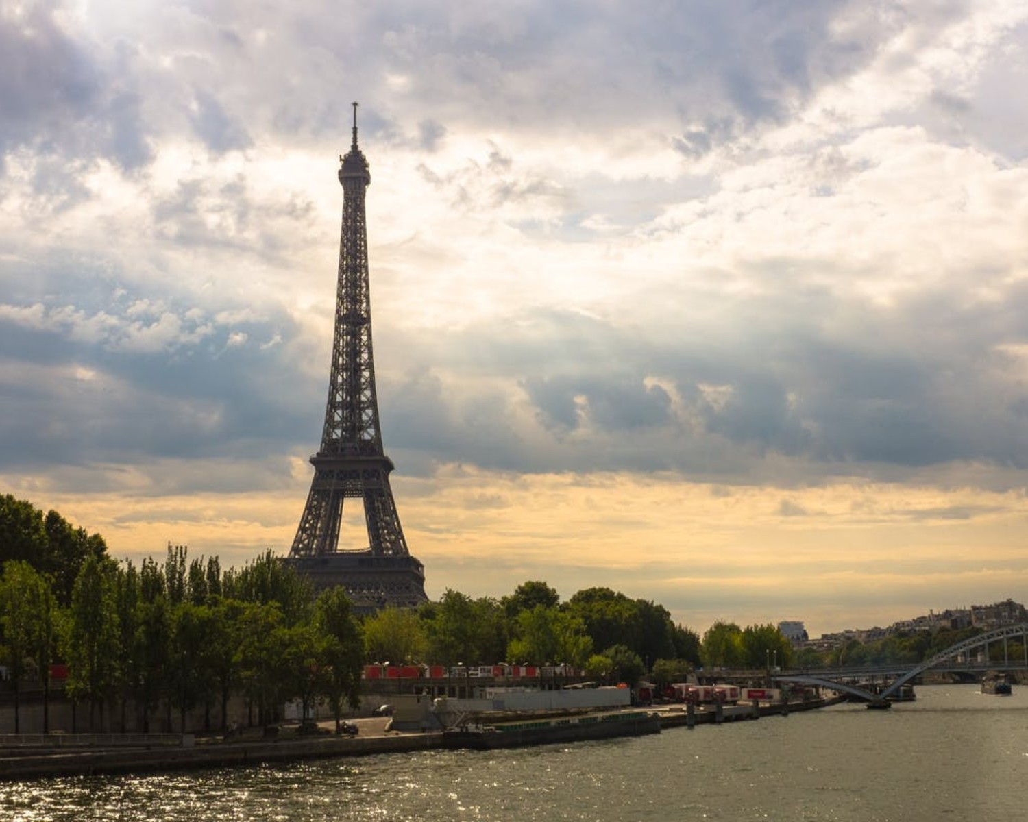 CV po francusku: wzór i francuskie zwroty [+ kreator]