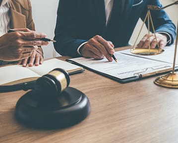 Jak zostać adwokatem krok po kroku? Wymagania i porady