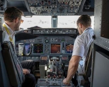 Jak zostać pilotem samolotu? Licencje i rekrutacja na pilota