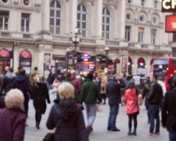 Klasa średnia w Polsce: zarobki [+ Wyniki ankiety 2026]