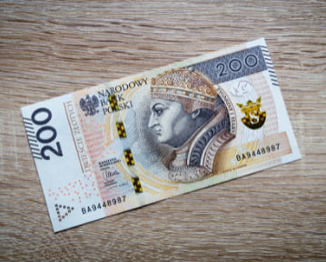 Premia uznaniowa w umowie o pracę. Ile wynosi podatek?