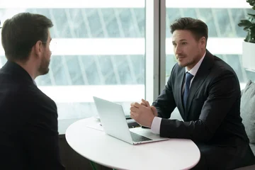Jak rozmawiać o podwyżce z szefem? Wzór i argumenty