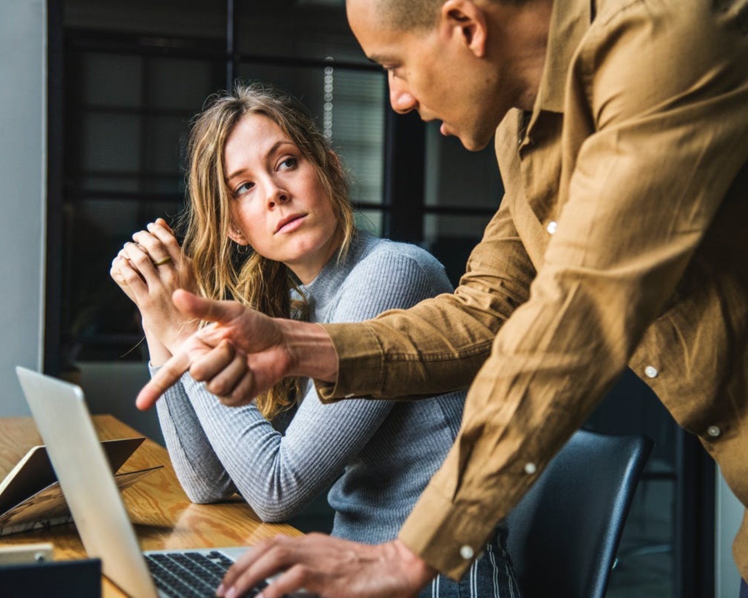 Stan cywilny - rodzaje. Czy pisać w CV żonaty, mężatka, wolny?