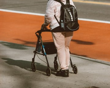 Świadczenie rehabilitacyjne 2025 — jaki wniosek, ile wynosi