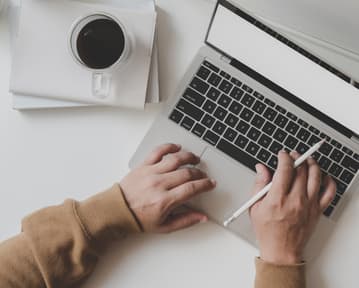 Tłumaczenie CV na angielski: jak to zrobić? [+ Lista błędów]