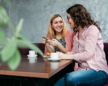 Umiejętności interpersonalne - co to? 10+ przykładów zdolności