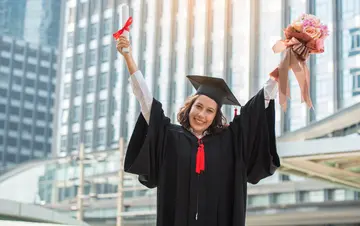 Wykształcenie wyższe: np. licencjat, inżynier, magister