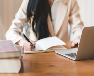 Z góry dziękuję [też po angielsku]: synonimy, jak używać